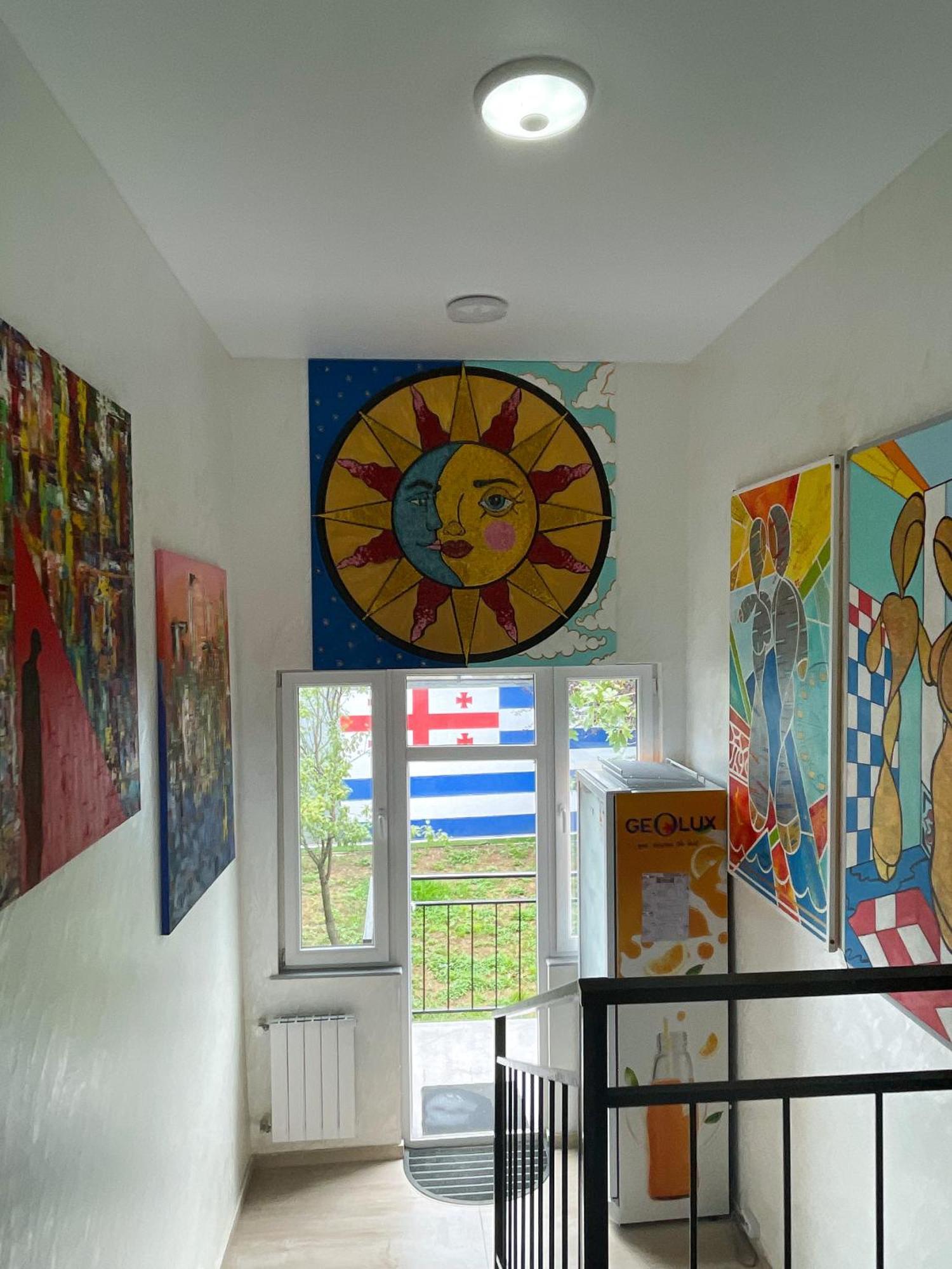 Aparthotel Sun And Moon à Batoumi Extérieur photo