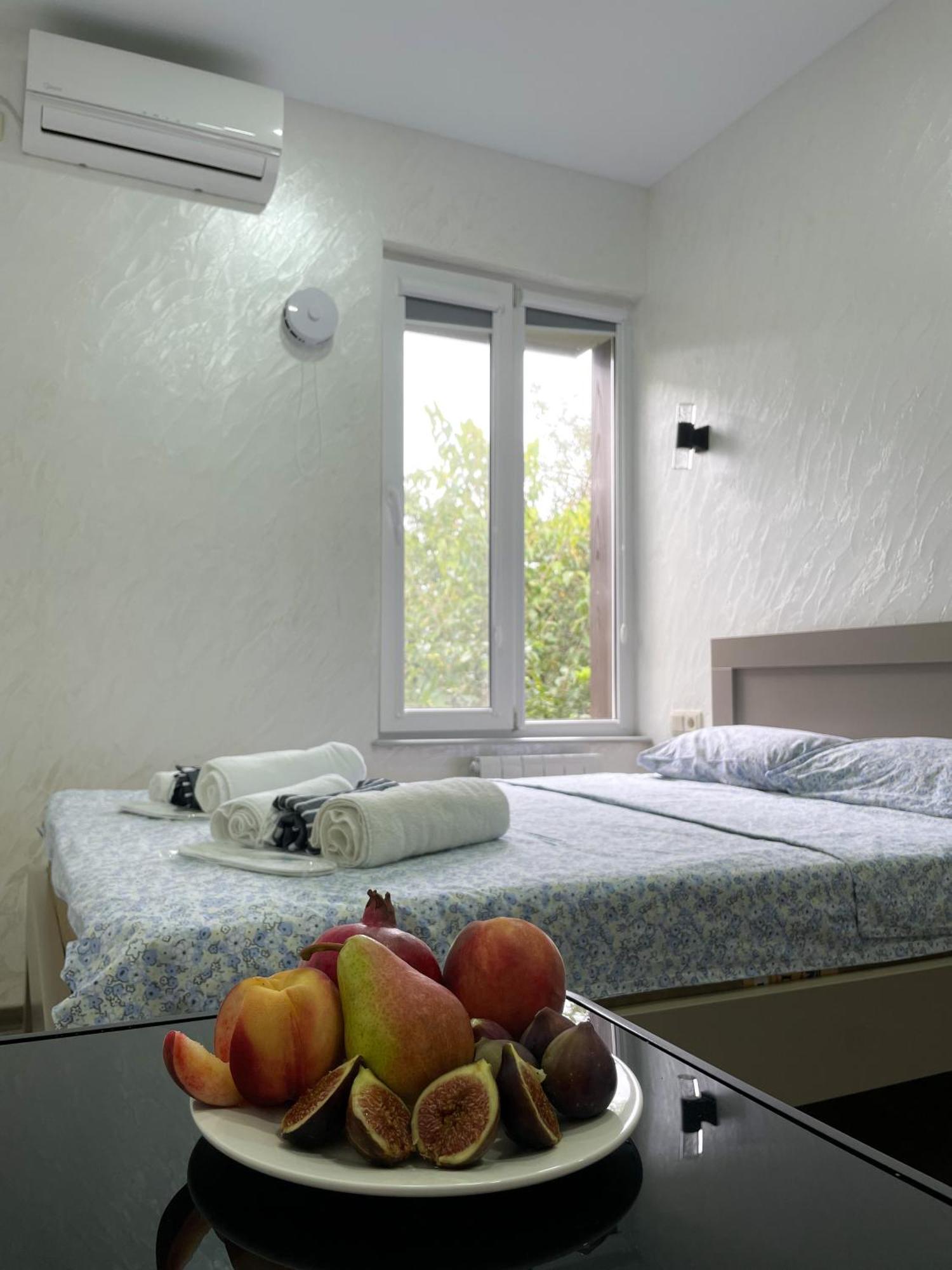 Aparthotel Sun And Moon à Batoumi Extérieur photo