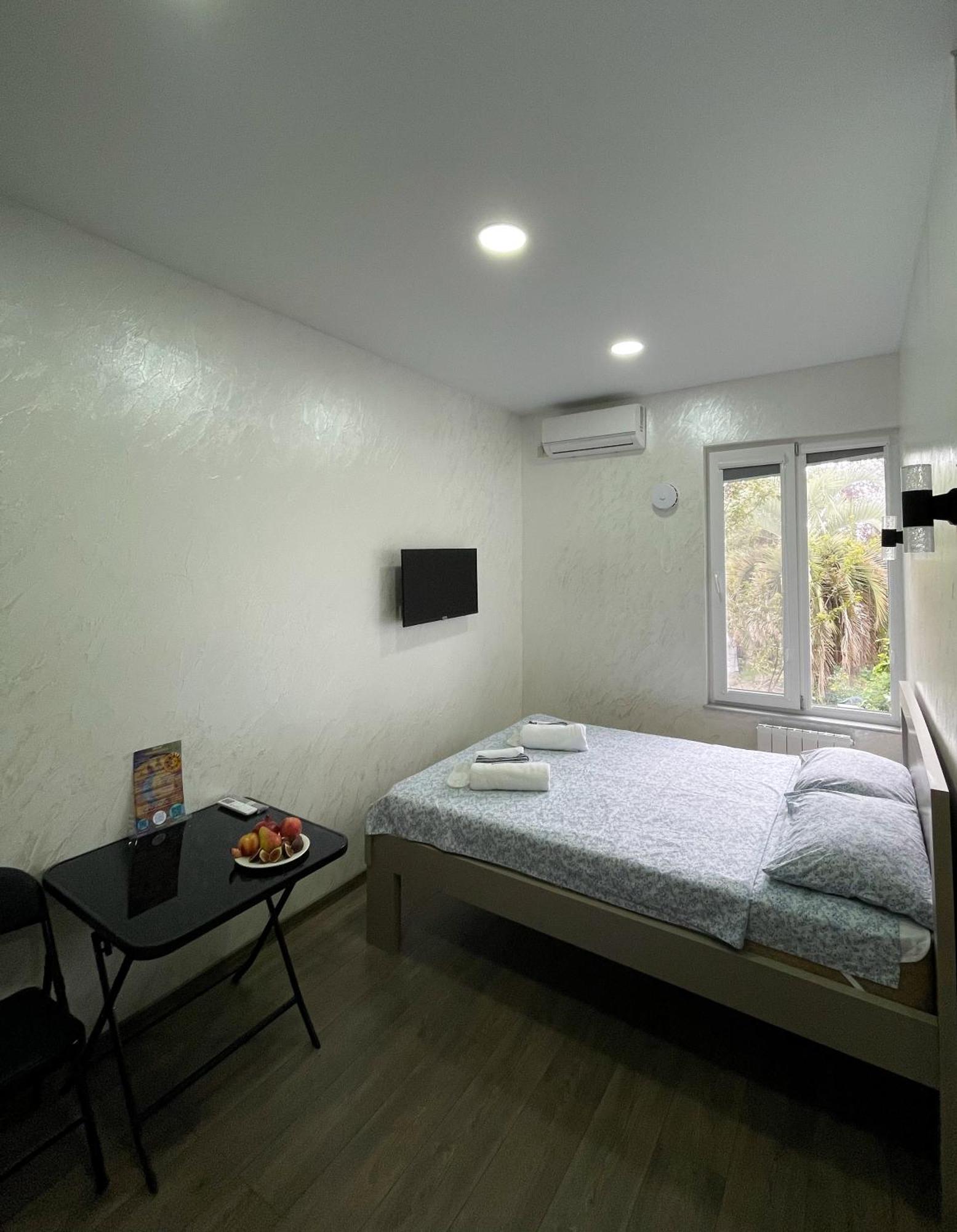 Aparthotel Sun And Moon à Batoumi Extérieur photo