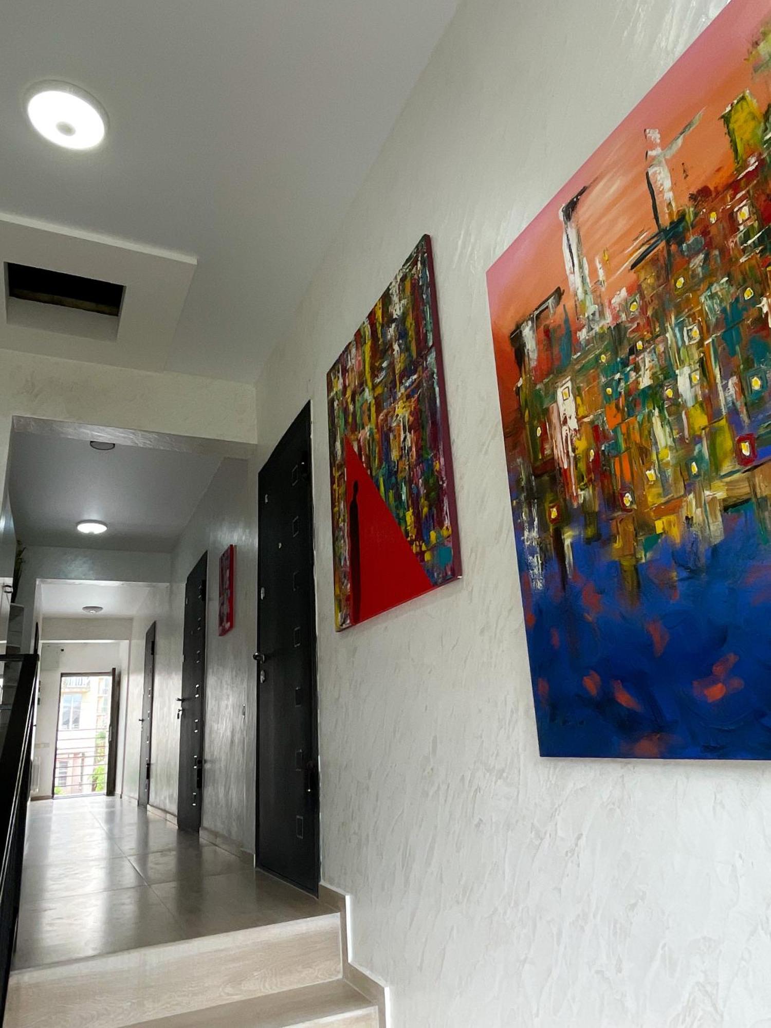 Aparthotel Sun And Moon à Batoumi Extérieur photo