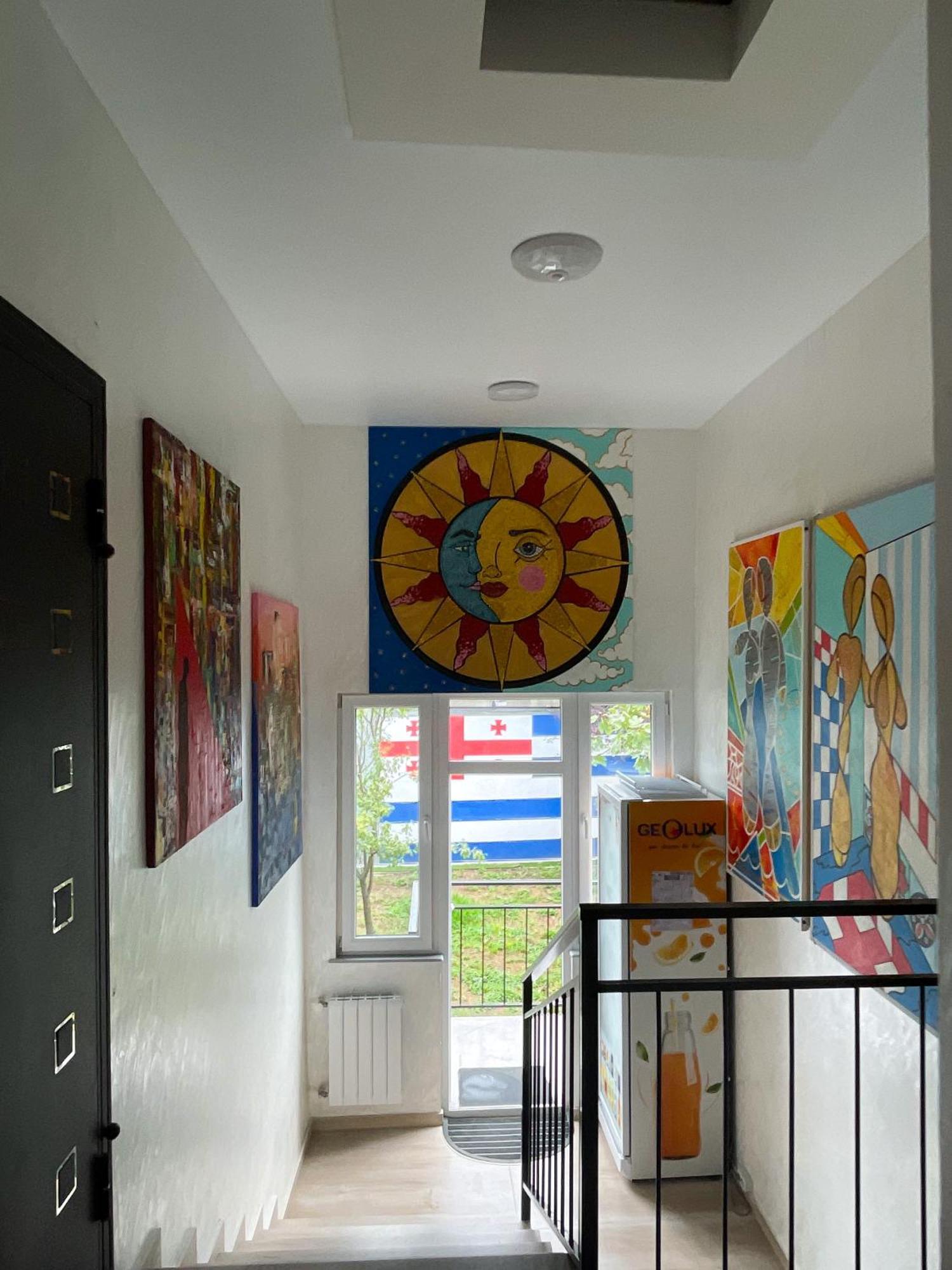 Aparthotel Sun And Moon à Batoumi Extérieur photo